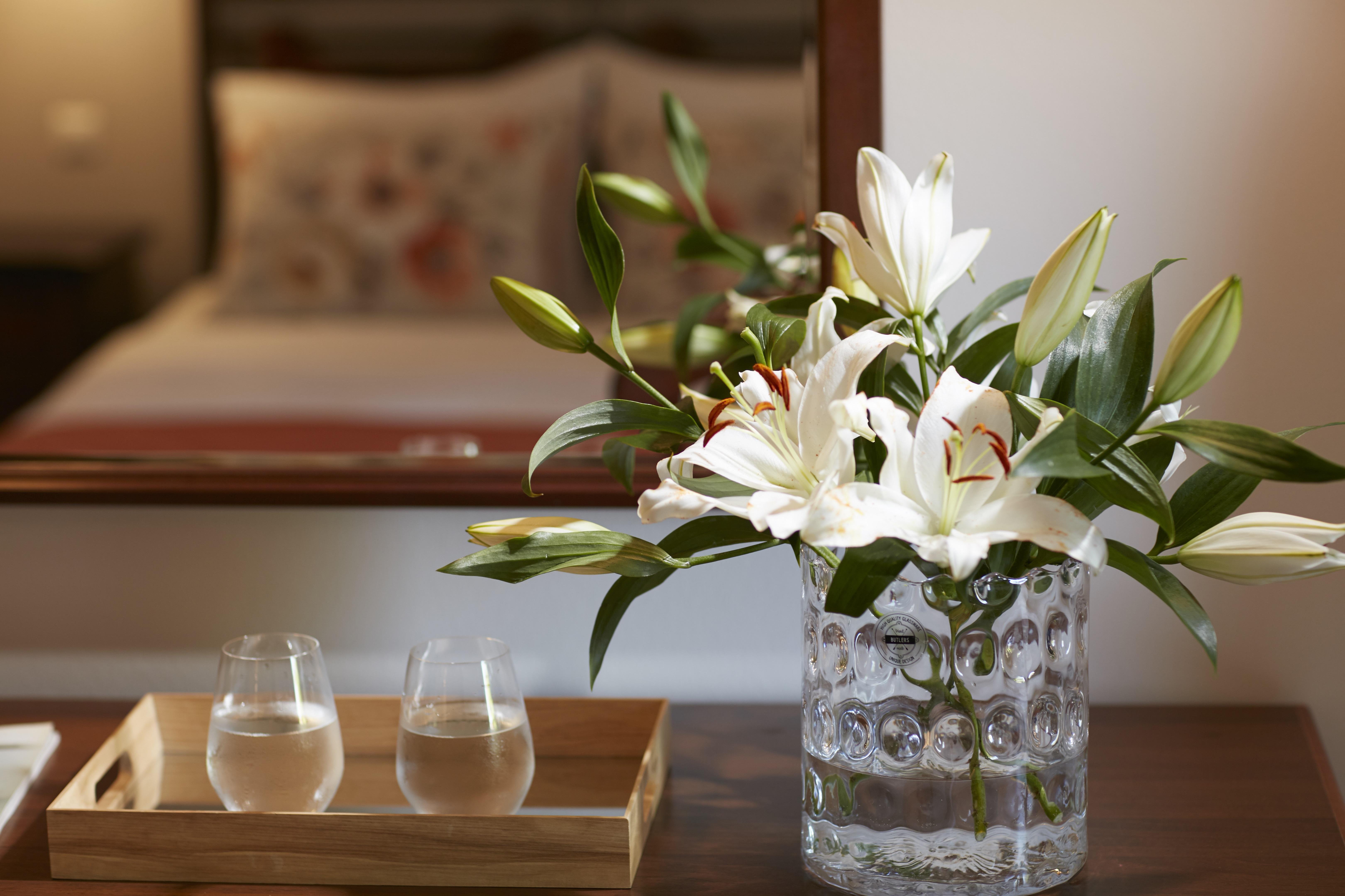 Simantro Resort Sani  Ngoại thất bức ảnh A vase of flowers