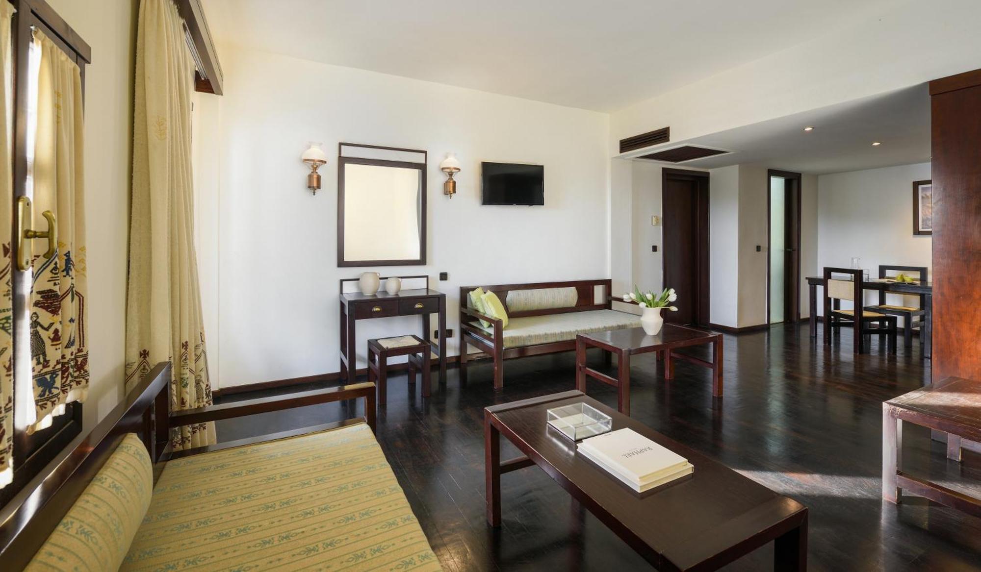 Simantro Resort Sani  Phòng bức ảnh A suite at the Taj Bengal