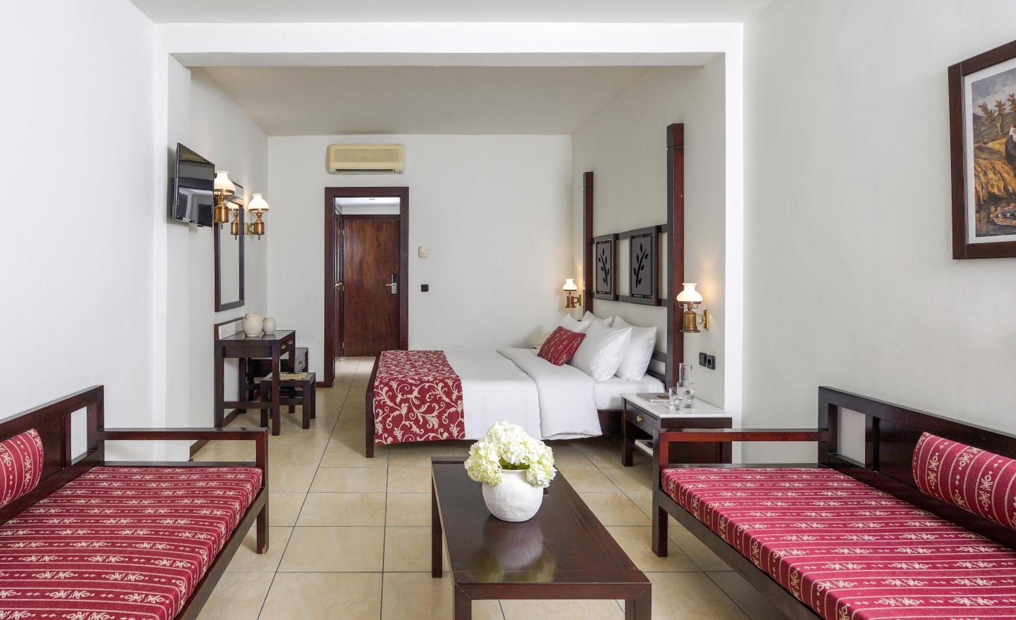 Simantro Resort Sani  Phòng bức ảnh A room at the hotel