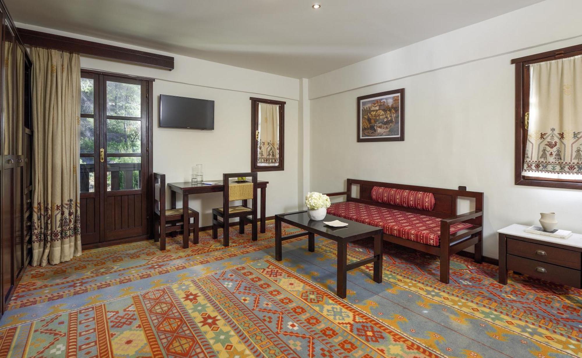 Simantro Resort Sani  Phòng bức ảnh A living room in a hotel