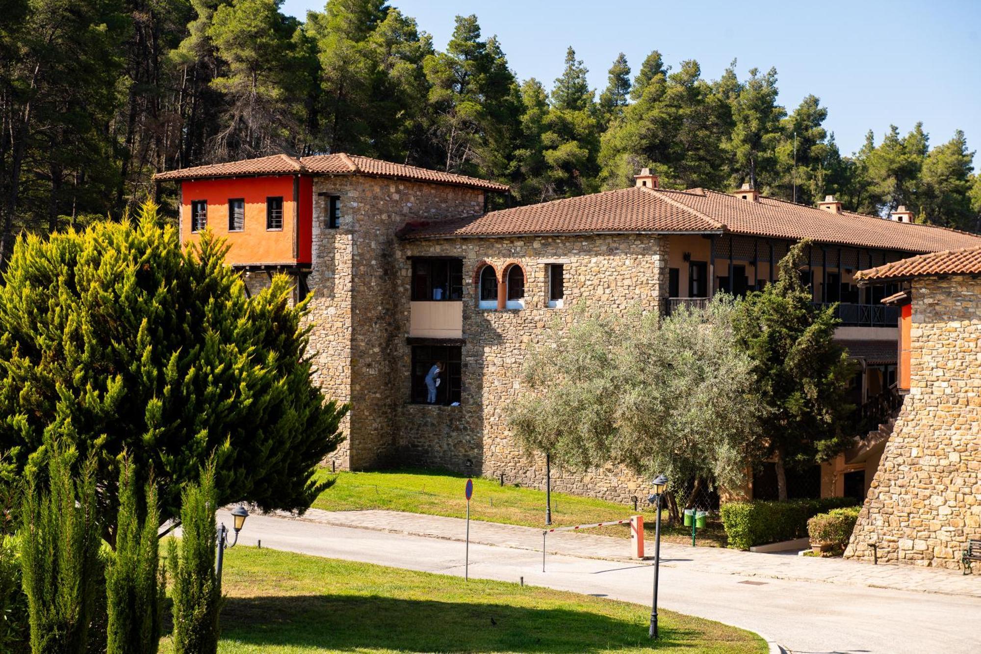 Simantro Resort Sani  Ngoại thất bức ảnh The University of Patras