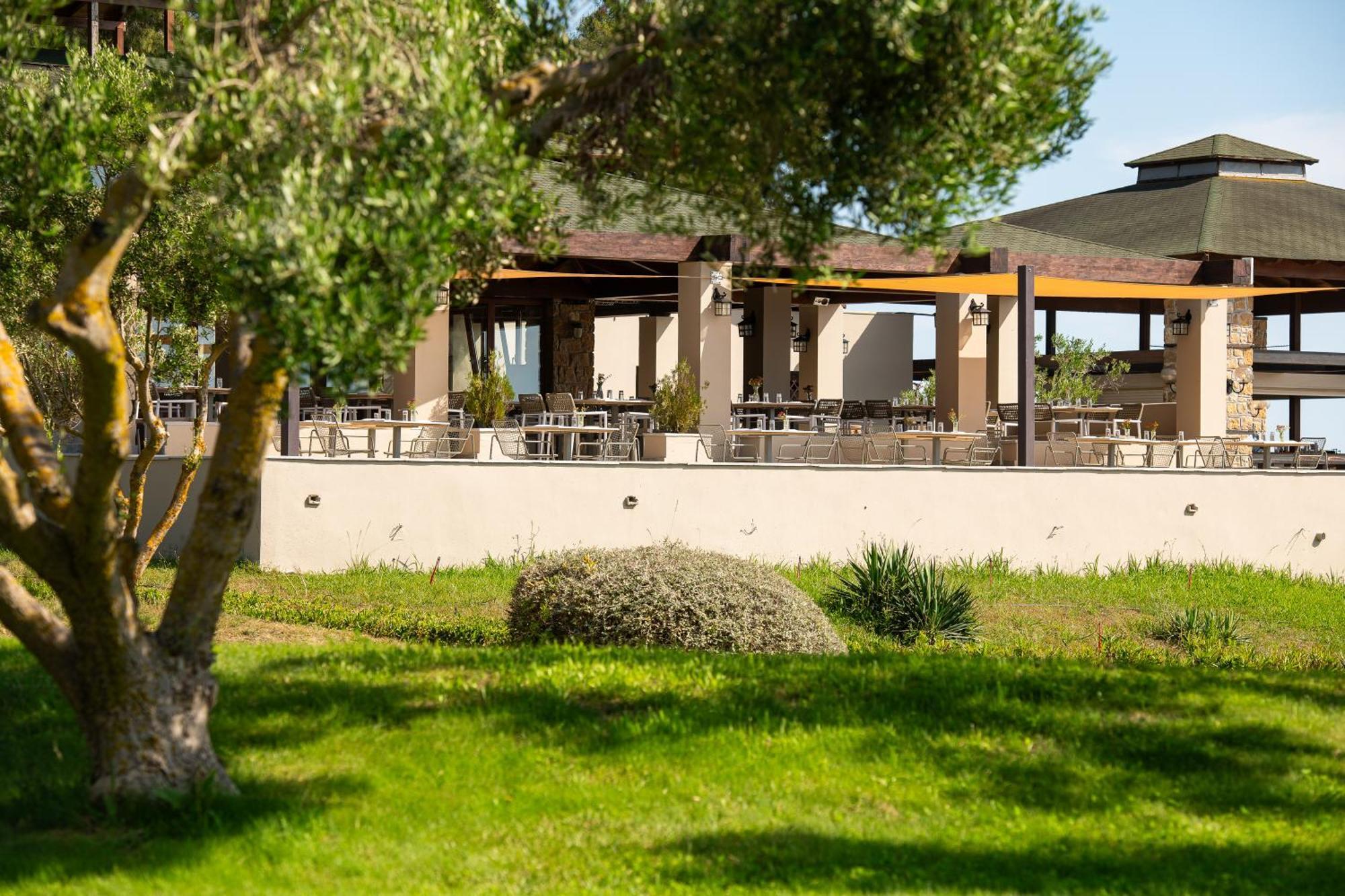 Simantro Resort Sani  Ngoại thất bức ảnh The campus of the University of Patras
