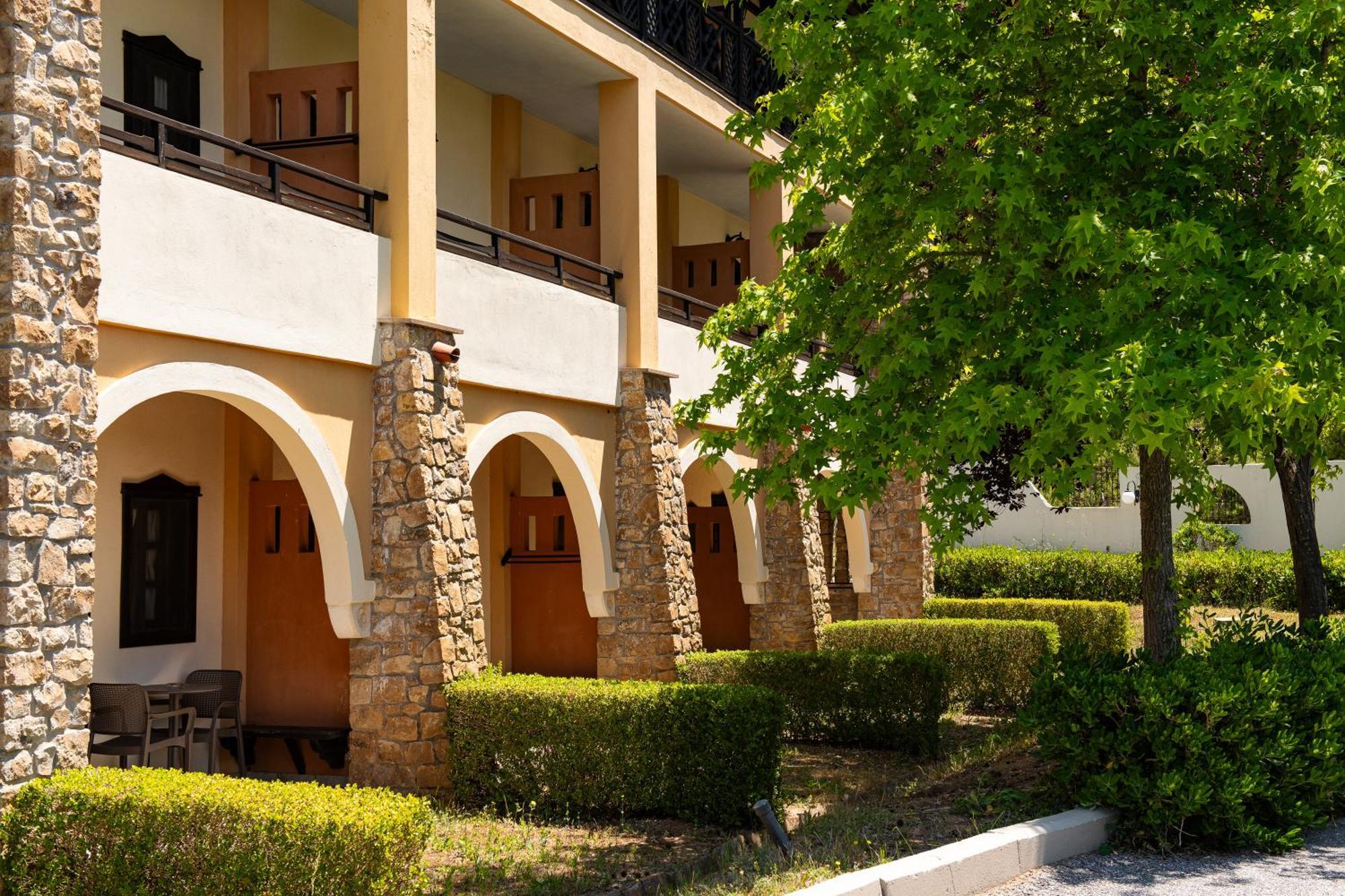 Simantro Resort Sani  Ngoại thất bức ảnh The University of Patras