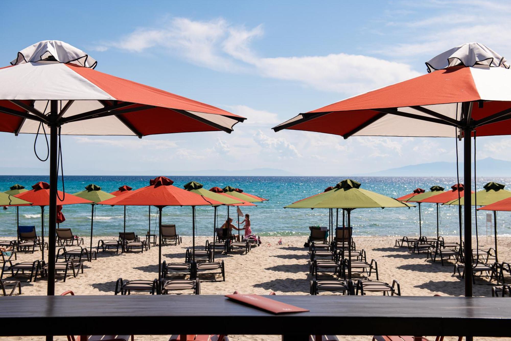 Simantro Resort Sani  Ngoại thất bức ảnh Beach at the Hilton
